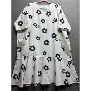 MR. Larkin Girlflower Big PocketS Dress White Womens Size M/L Retail Value $480